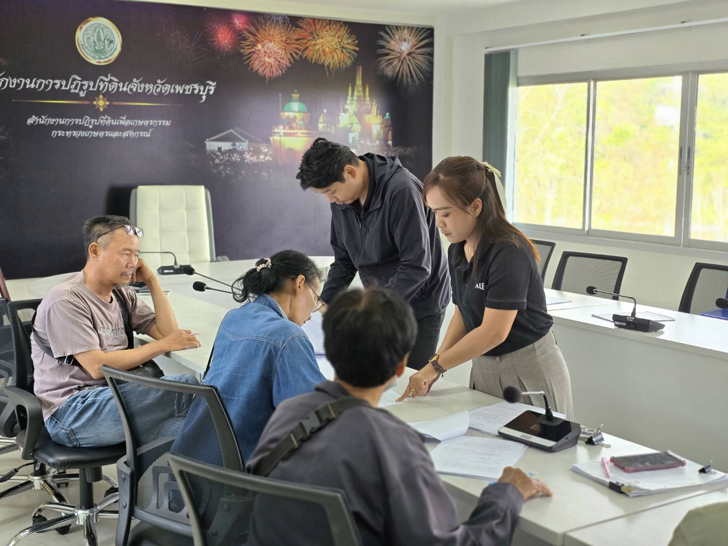 title - ปฏิรูปที่ดินจังหวัดเพชรบุรี มอบหมายกลุ่มการเงินบัญชีและจัดเก็บผลประโยชน์ ดำเนินการจัดทำสัญญากู้ยืมเงินกองทุนการปฏิรูปที่ดินเพื่อเกษตรกรรม และมอบสินเชื่อให้แก่เกษตรกรในเขตปฏิรูปที่ดินจังหวัดเพชรบุรี
